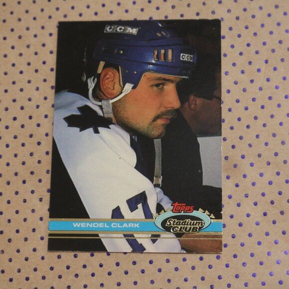 Wendel Clark #124 Hockey Card - Picture 1 of 2